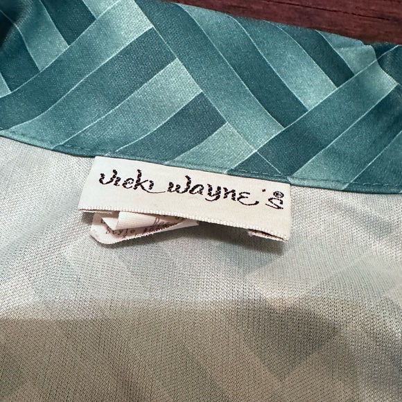 Women’s XL Short Sleeve Green Pattern Top, Elastic waist, V-Neck, Collar Vintage - Picture 5 of 6